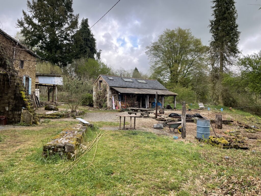 Terrain avec le gîte